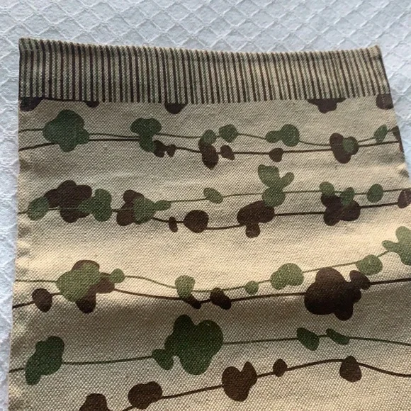 Table Runner - Picture 2 of 4